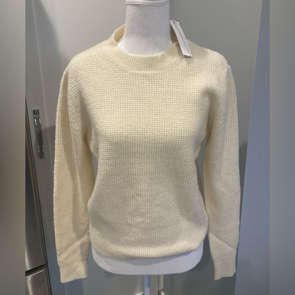 𝅺sophie Rue nwt. Crew neck , waffle knit sweater in cream/Ivory color. Size M